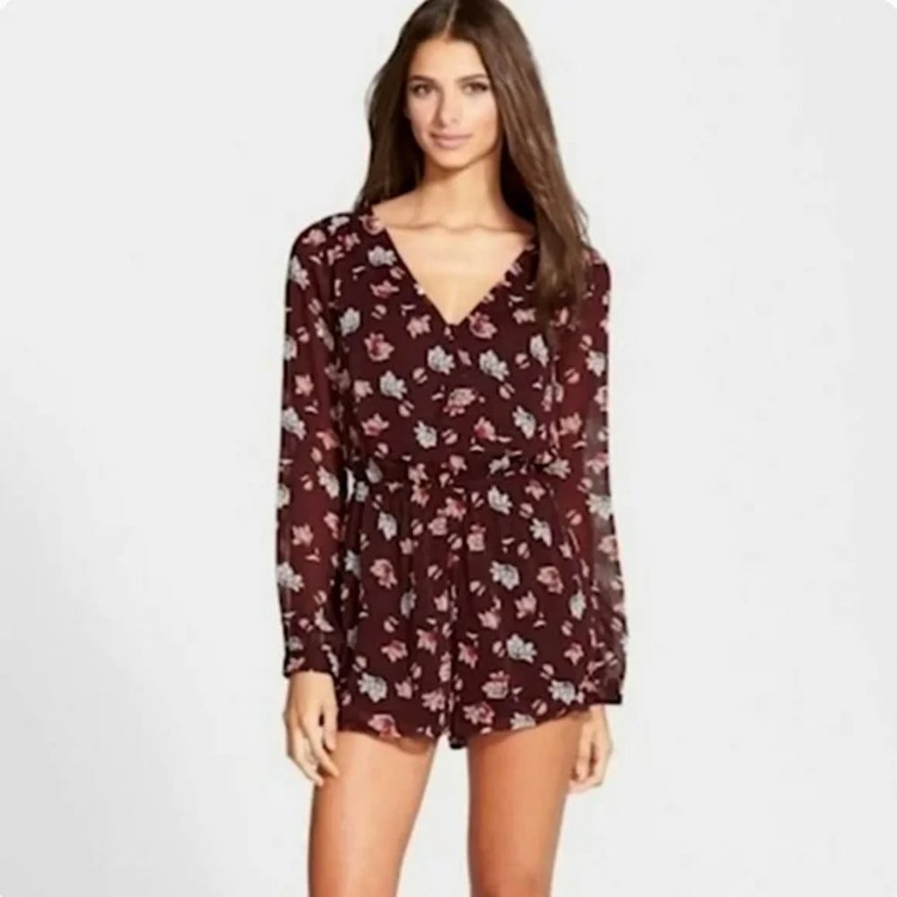 ASTR the label maroon floral print romper size xs